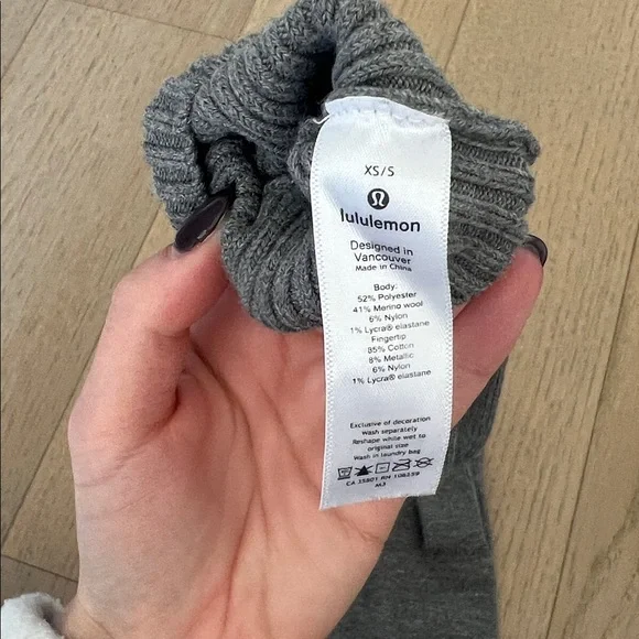 Lululemon Heather Gray Knit Hat and Gloves - Picture 4 of 7